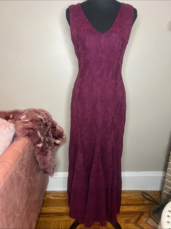 And Now This Dresses & Skirts - Sleeveless V-Neck Lace Maxi Dress in Burgundy